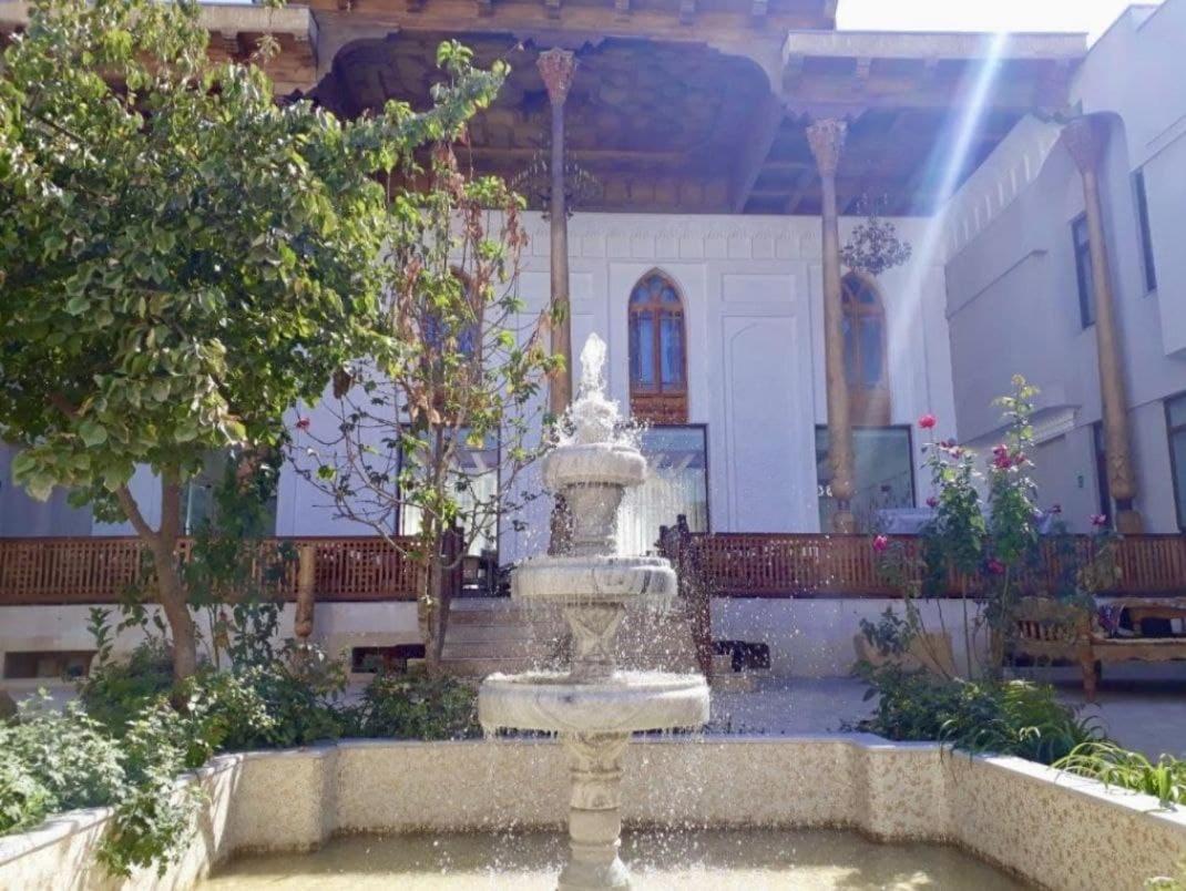 Atlas Buchara Buitenkant foto