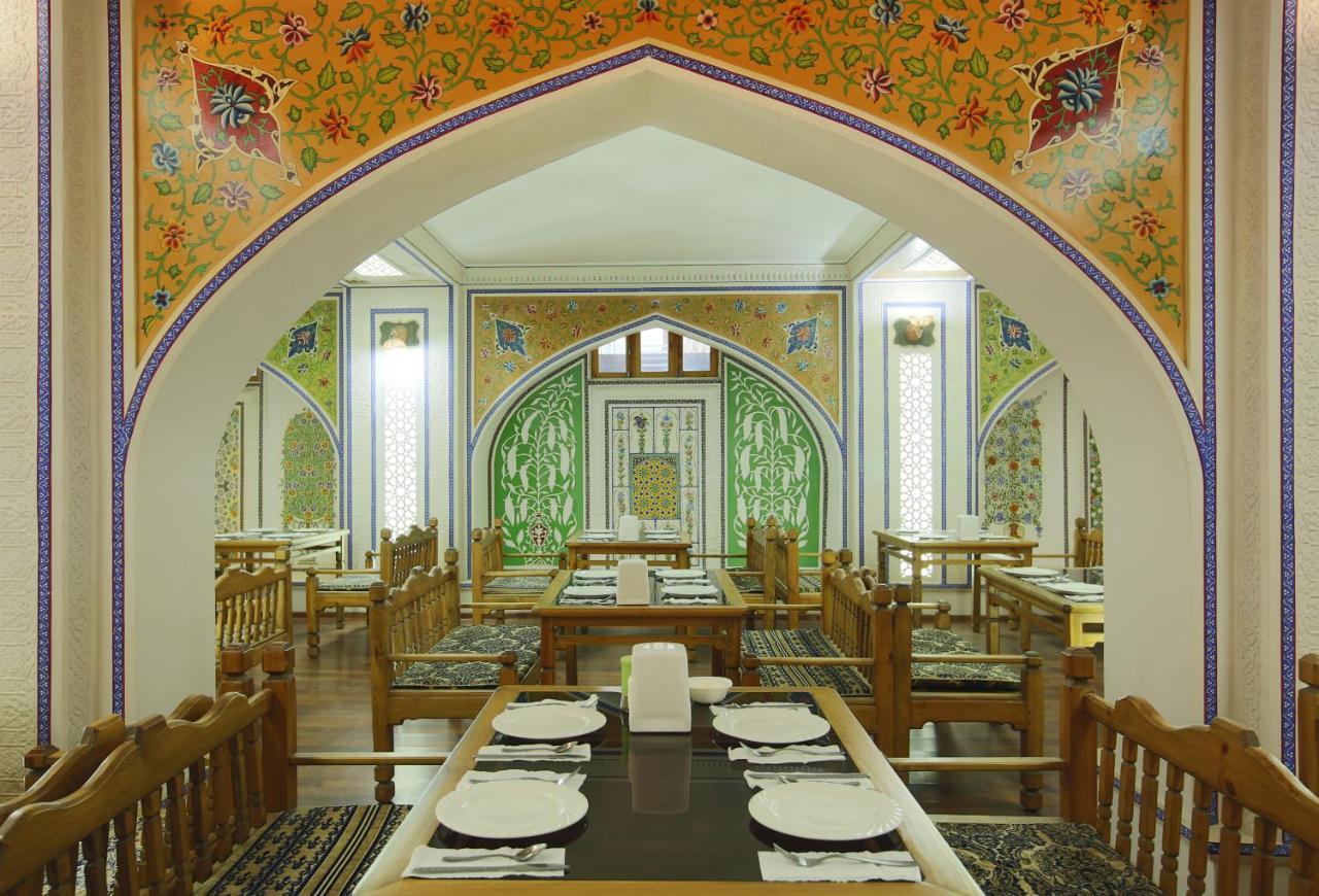 Atlas Buchara Buitenkant foto