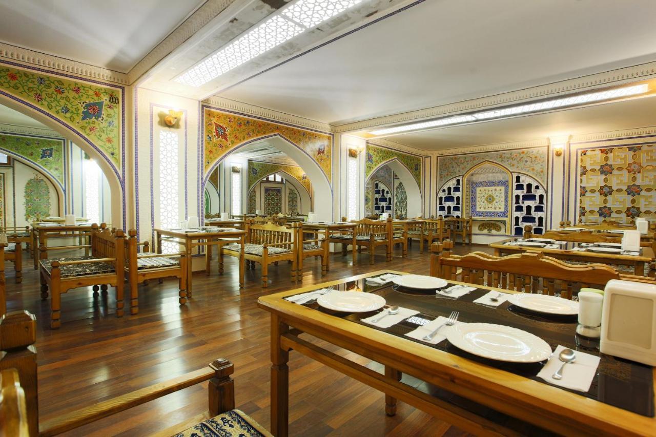Atlas Buchara Buitenkant foto