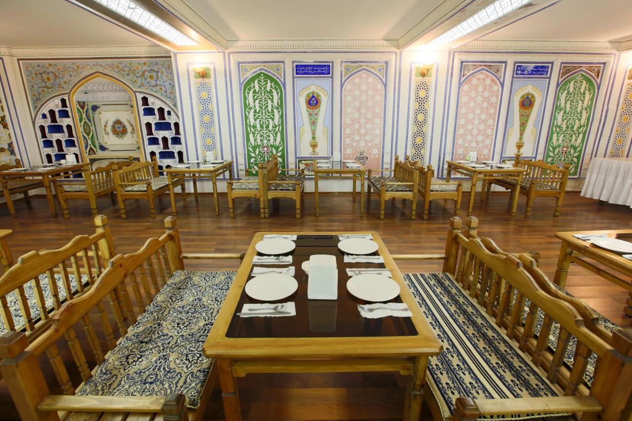 Atlas Buchara Buitenkant foto