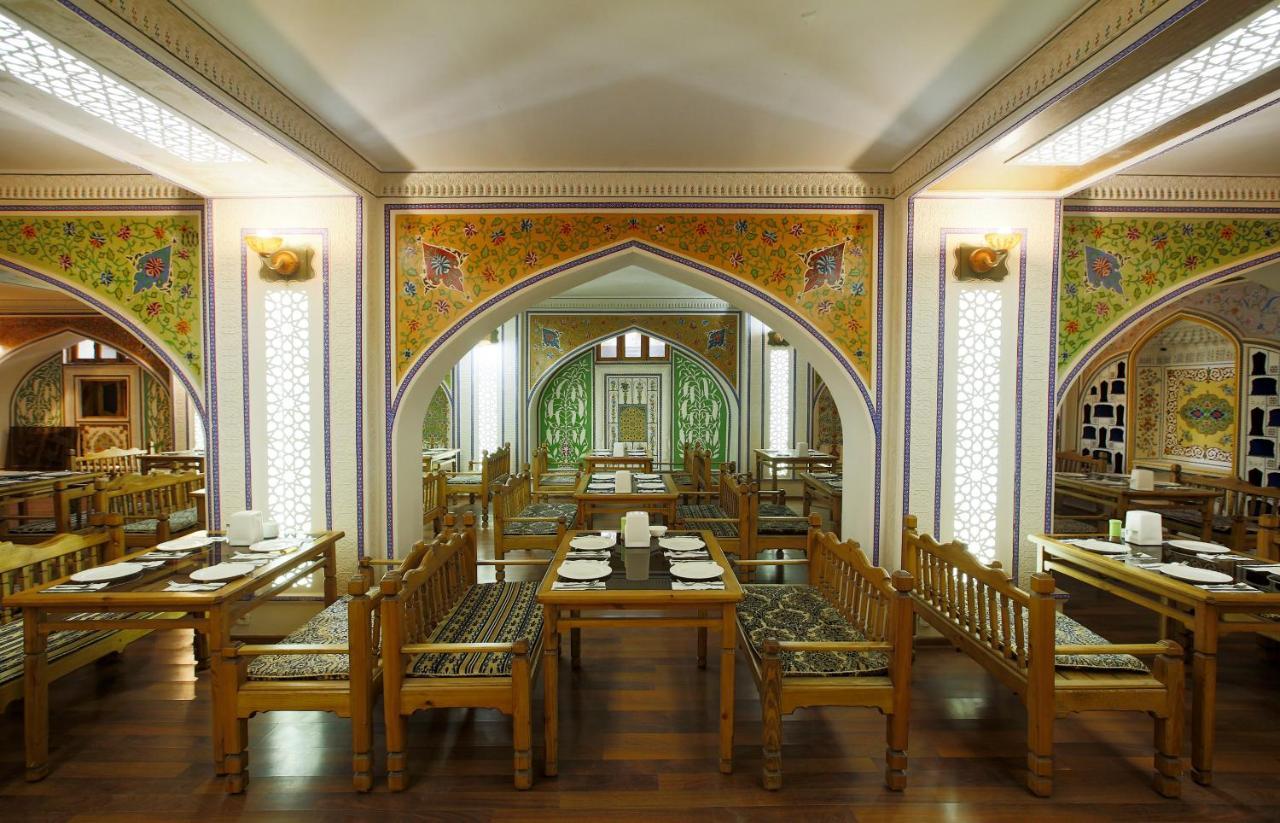 Atlas Buchara Buitenkant foto